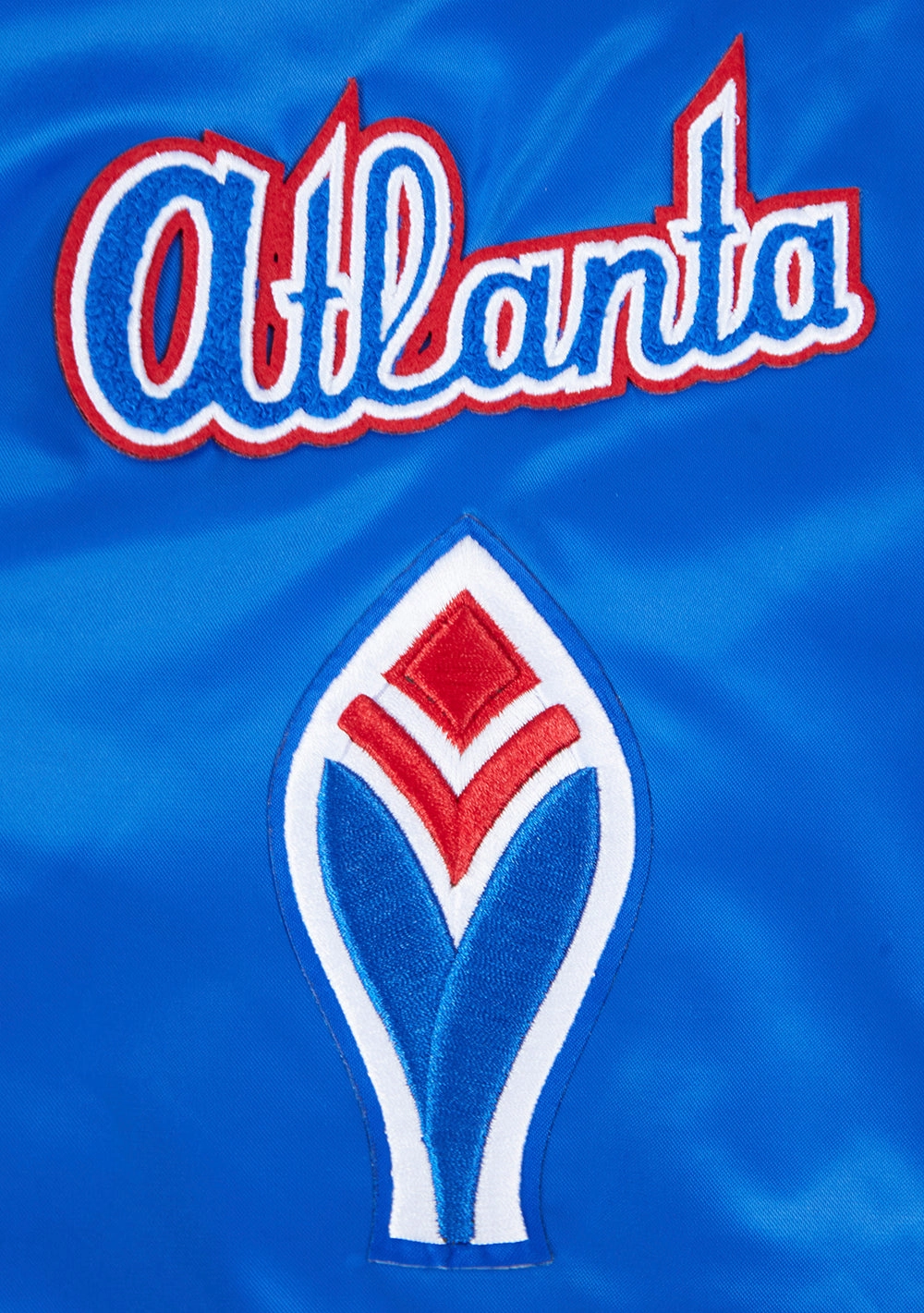CHAMARRA DE SATN MLB ATLANTA BRAVES RETRO CLASSICS PARA MUJER