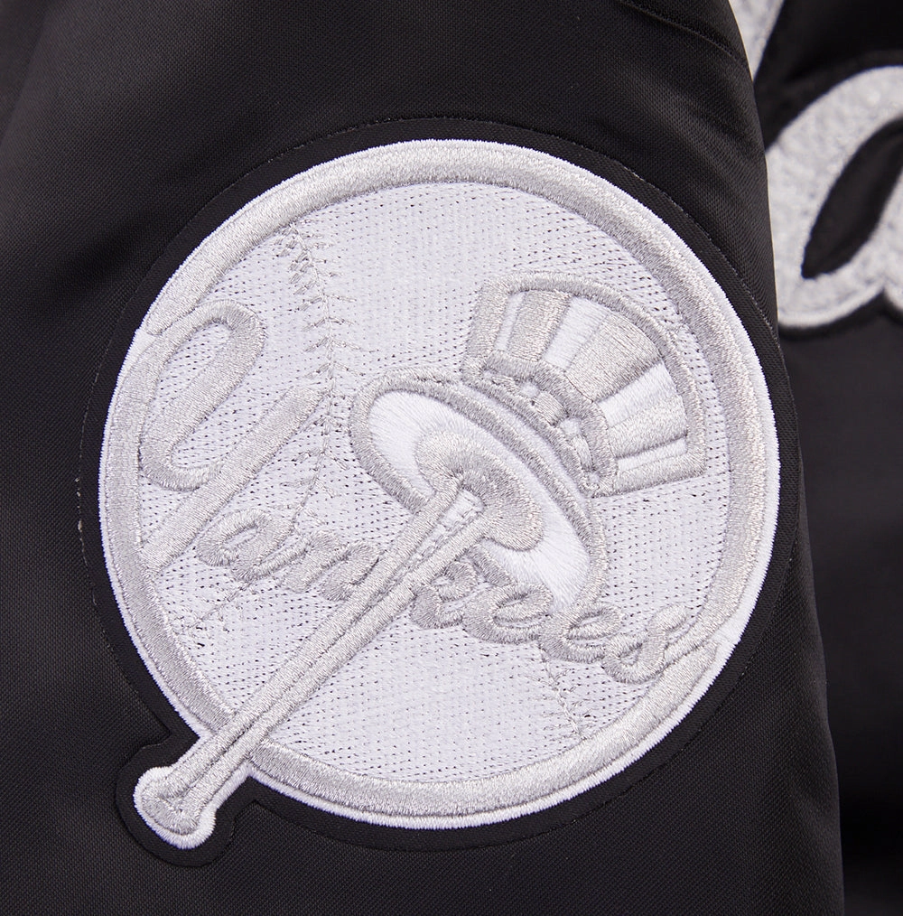 CHAMARRA DE SATN MLB NEW YORK YANKEES PEARLS PARA MUJER