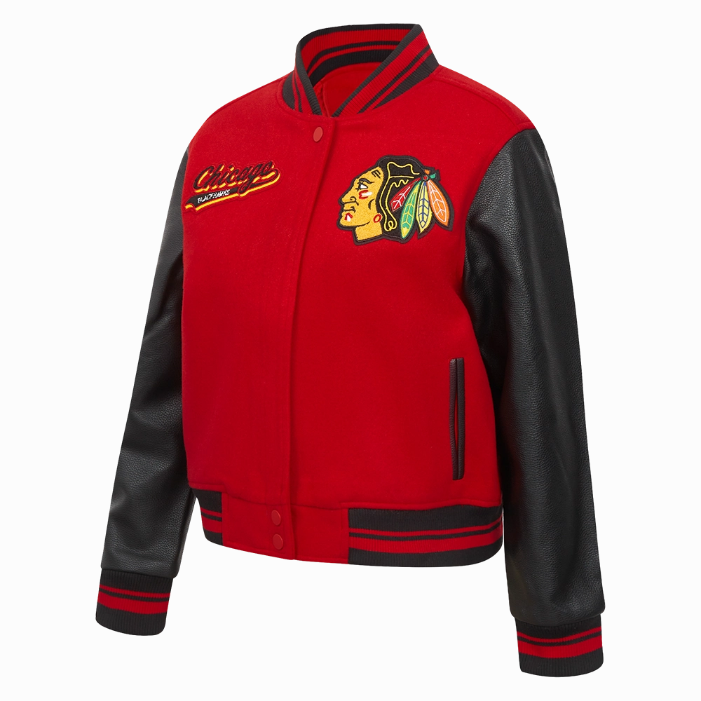 CHAMARRA UNIVERSITARIA NHL CHICAGO BLACKHAWKS SCRIPT TAIL PARA MUJER