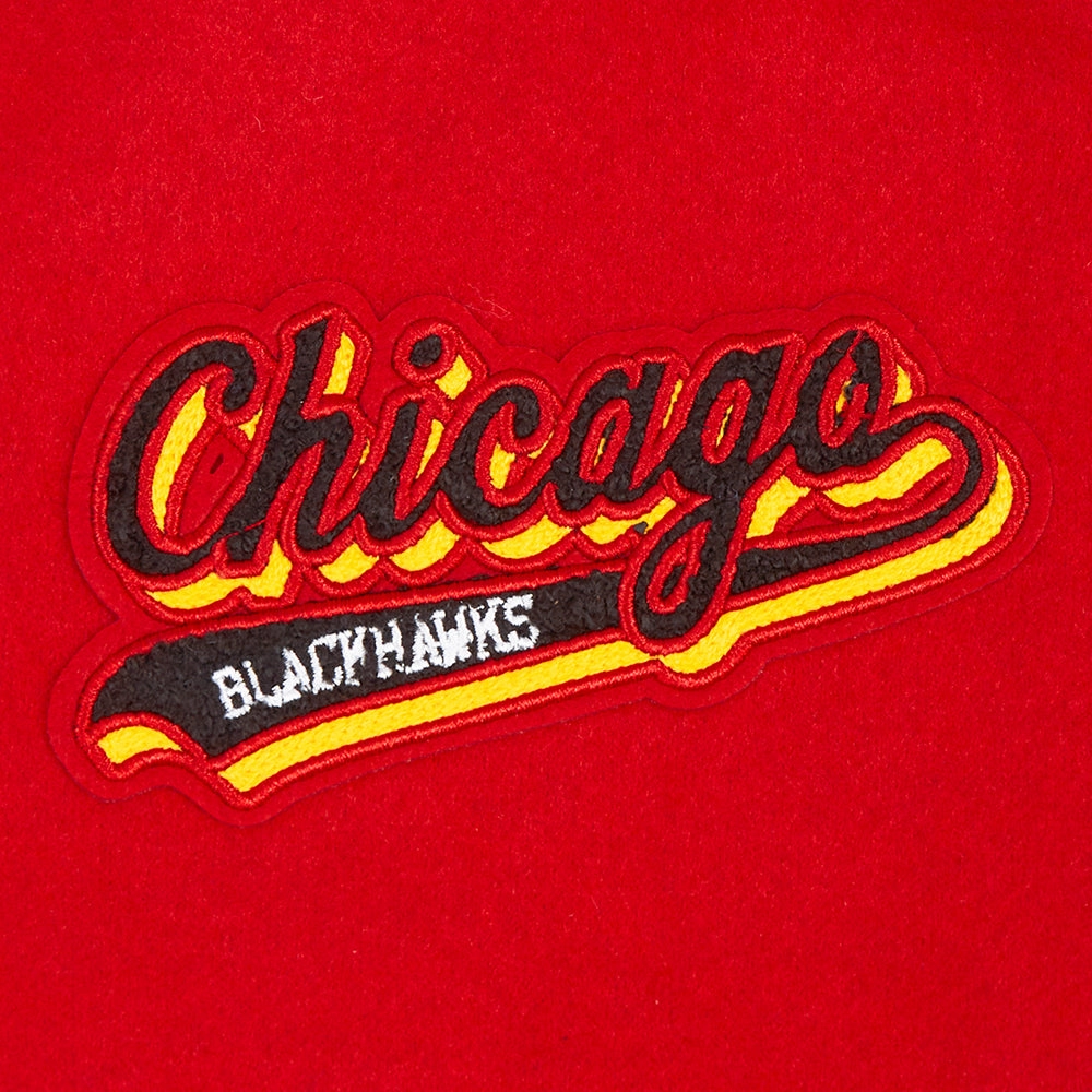 CHAMARRA UNIVERSITARIA NHL CHICAGO BLACKHAWKS SCRIPT TAIL PARA MUJER