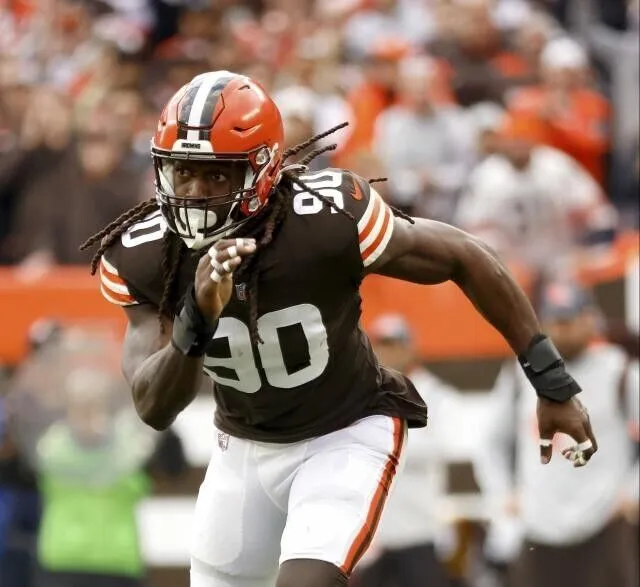 Jadeveon Clowney Signed Cleveland Browns Jersey (Beckett) 2014 #1 Overall Pick
