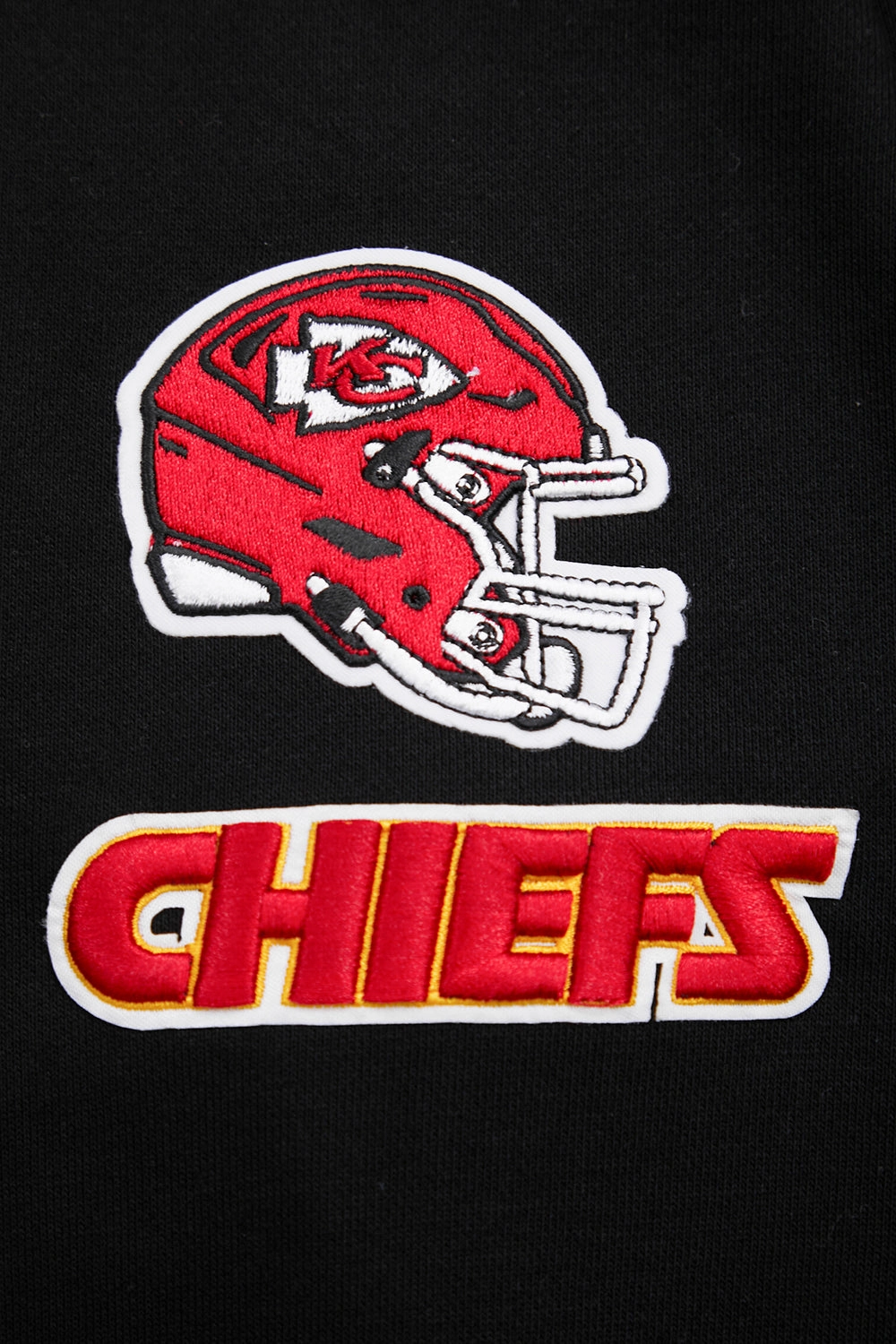 NFL KANSAS CITY CHIEFS CLASSIC WOMEN'S FLEECE CROPPED PULLOVER HOODIE (BLACK)