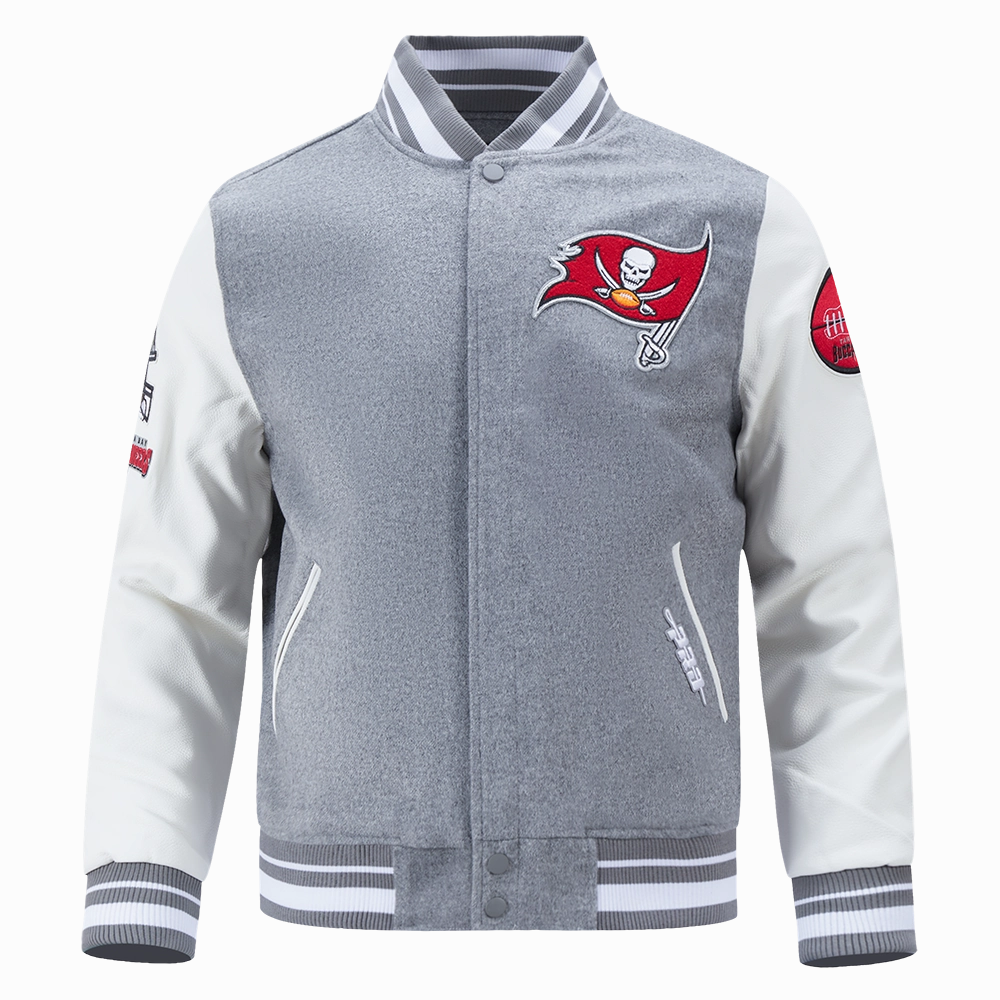 NFL TAMPA BAY BUCCANEERS OLD ENGLISH MEN'S RIB WOOL VARSITY JACKET (HEATHER GREY/WHITE)
