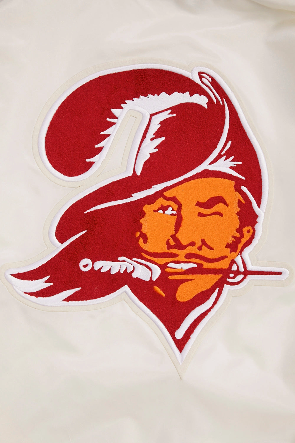 NFL TAMPA BAY BUCCANEERS RETRO CLASSIC MEN'S RIB SATIN JACKET (EGGSHELL/ BLACK)
