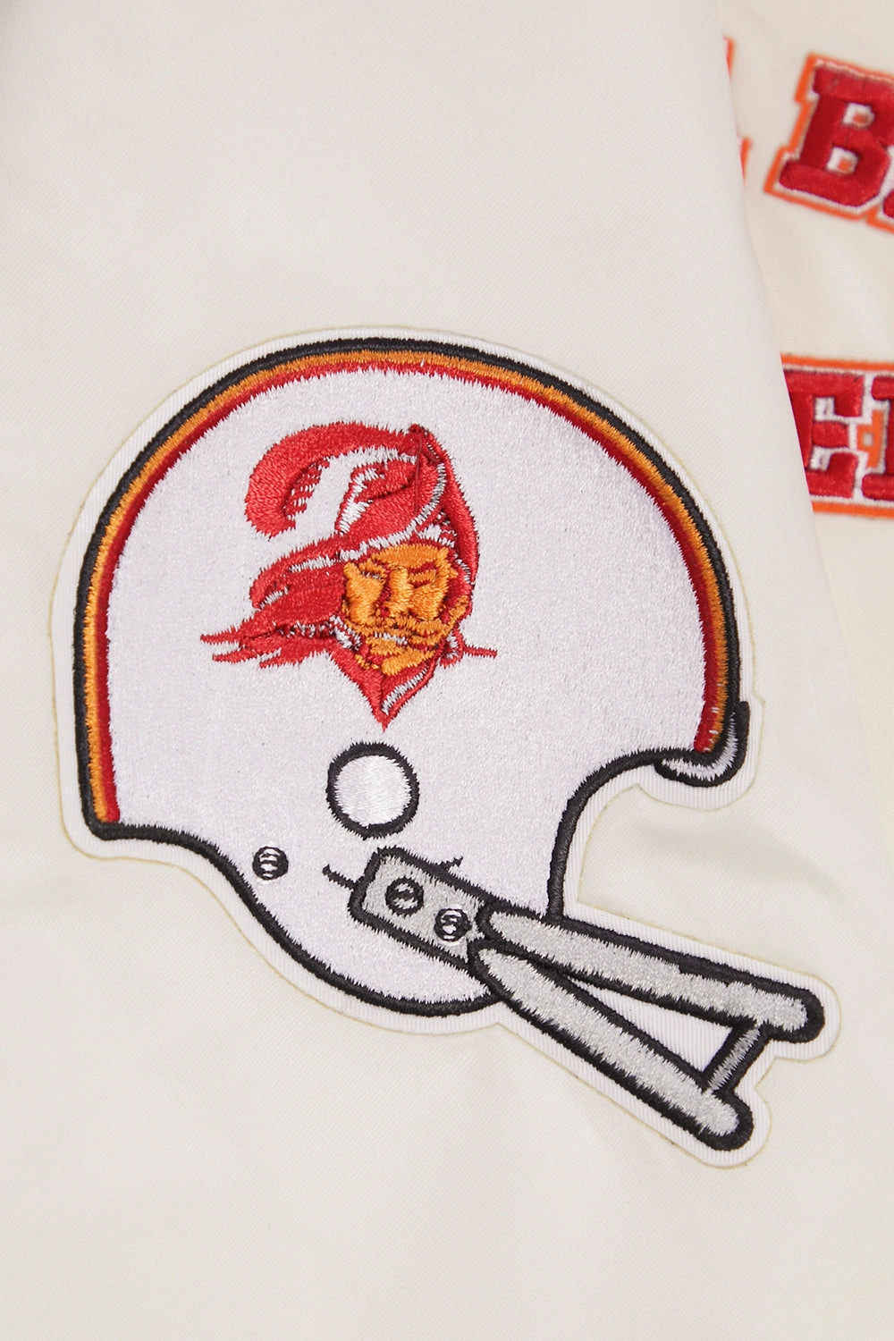 NFL TAMPA BAY BUCCANEERS RETRO CLASSIC MEN'S RIB SATIN JACKET (EGGSHELL/ BLACK)