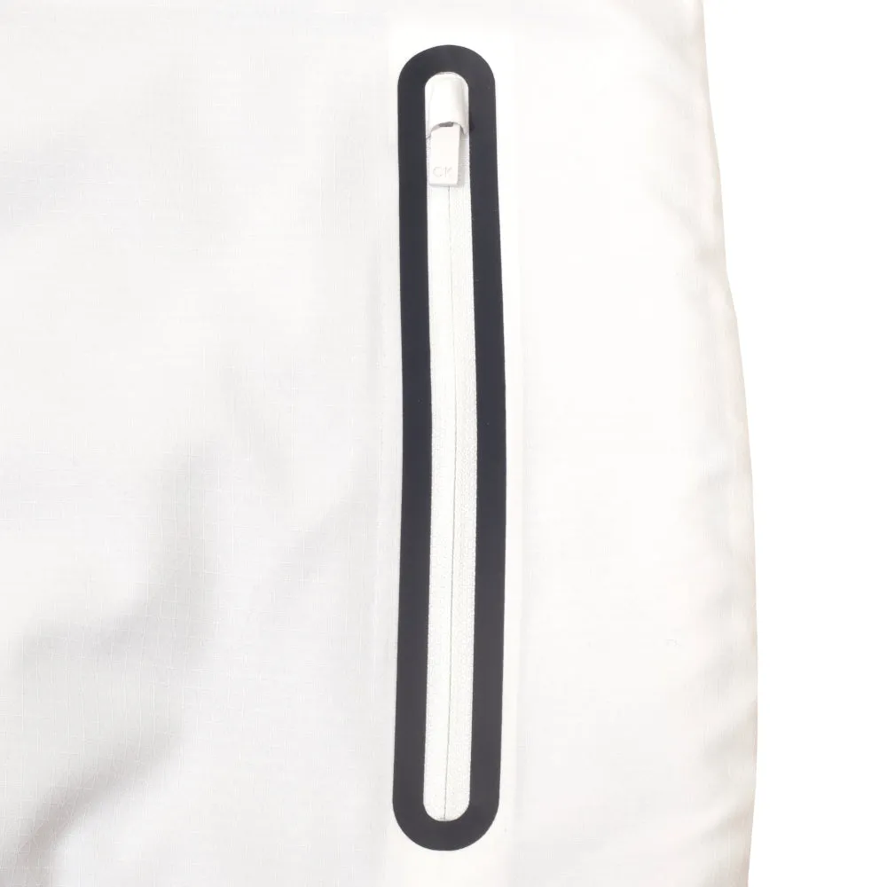 Chase What Moves You Black Friday Exclusive Calvin Klein Trinity Lightweight Gilet - White