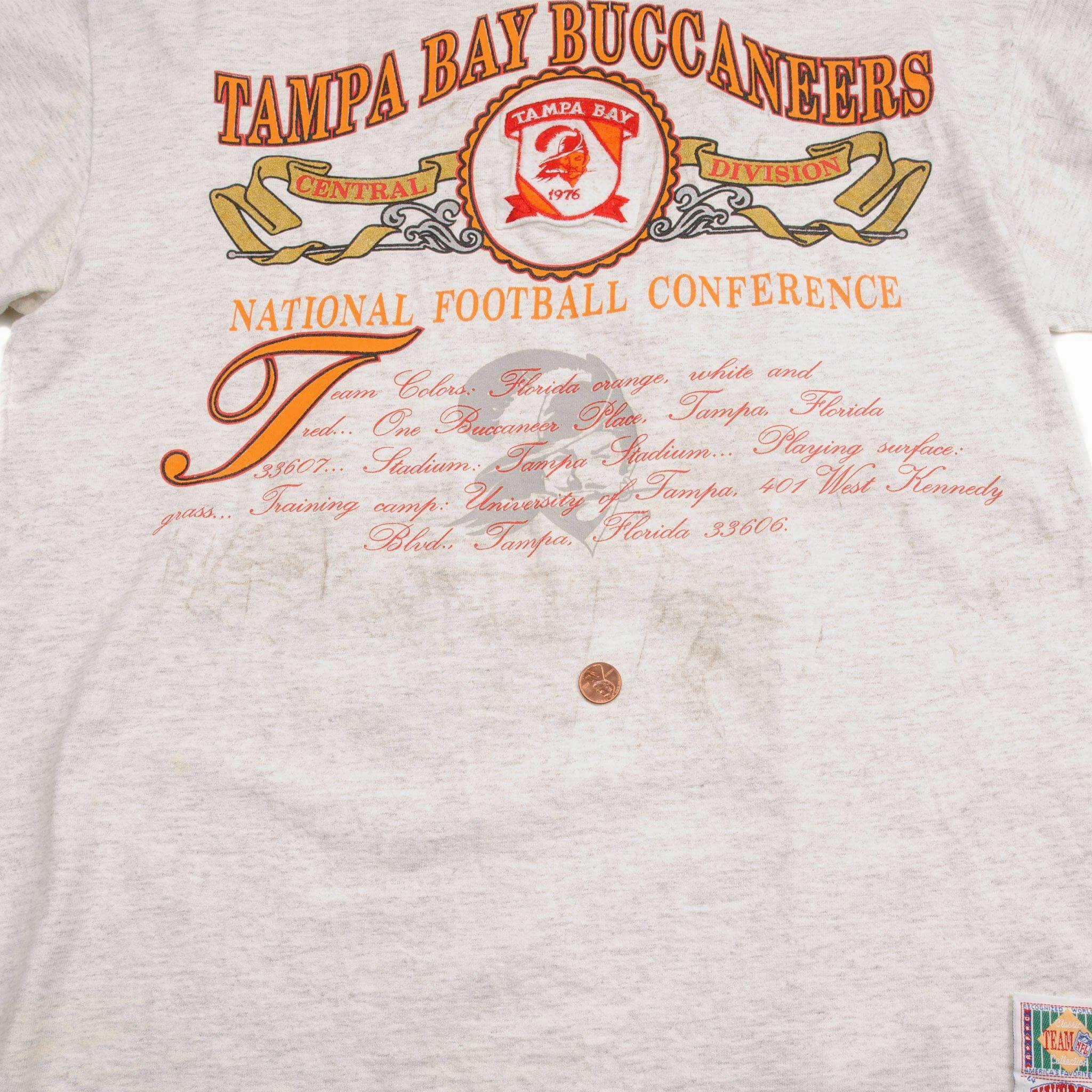 VINTAGE NFL TAMPA BAY BUCCANEERS TEE SHIRT SIZE LARGE MADE IN USA